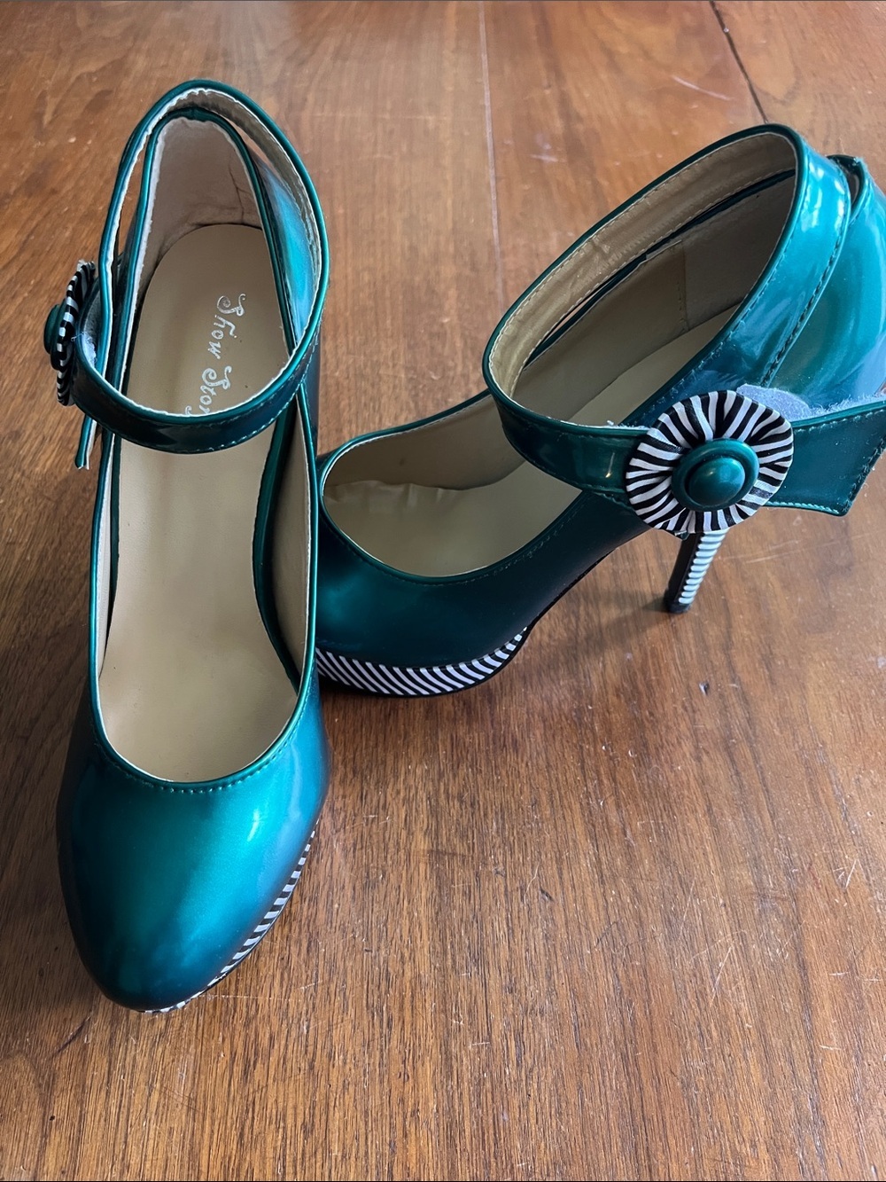 Show Story teal 5 inch heels. Size 8.5